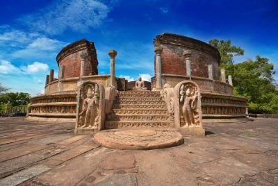Polonnaruwa Ancient Kingdom y Wild Elephant Safari de Sigiriya Polonnaruwa Ancient Kingdom y Wild Elephant Safari de Sigiriya