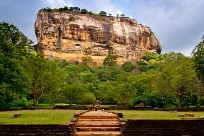 Excursión de un día a la ciudad de Sigiriya y Dambulla