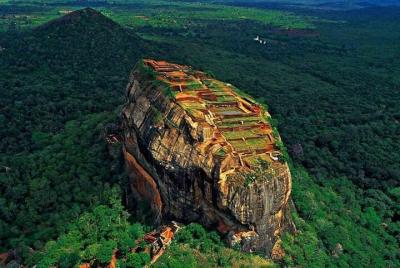 Visita turística en la antigua ciudad de Sigiriya