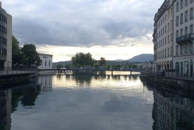 Salida privada Transfer Luxury Van Geneva City a Ginebra aeropuer