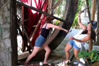  Sitio de la película Piratas del Caribe + playa con Fraser's Tax