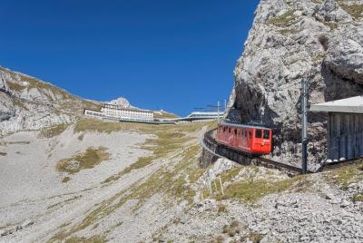Viaje de ida y vuelta al monte Pilatus Golden con crucero por el  Viaje de ida y vuelta al monte Pilatus Golden con crucero por el