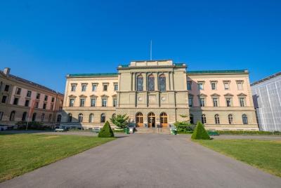 Paseo arquitectónico de Ginebra con un local