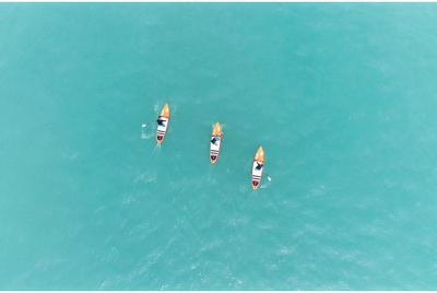 SUP (Stand Up Paddle) Tour en el lago turquesa de Brienz