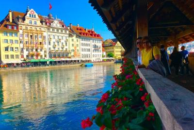 Perlas de Suiza Cristina Tschuppert Tour privado a pie por la ciu