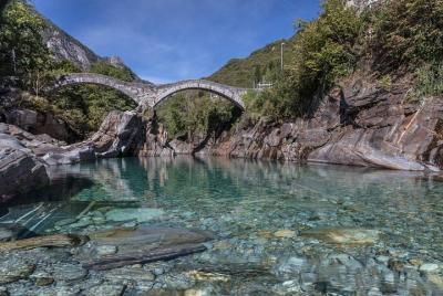 Visita guiada privada al valle, río y cascada de Verzasca, desde 