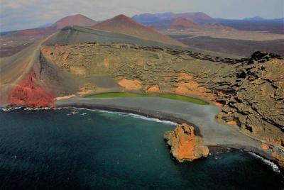 Lanzarote Excursión especial con bus acuático y fundación manriqu