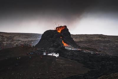 Tour en grupo pequeño por la erupción de Geldingardalur con recog