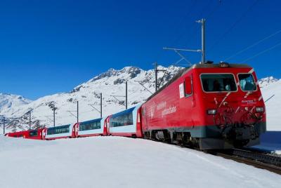 Tour autoguiado: tren panorámico Glacier Express ida y vuelta un  Tour autoguiado: tren panorámico Glacier Express ida y vuelta un