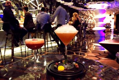 Kiev Bar Crawl - Tour privado de vida nocturna Kiev Bar Crawl - Tour privado de vida nocturna
