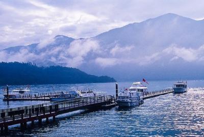 Tour en autobús de 5 estrellas y 6 días en Taiwan (lago Sun Moon,