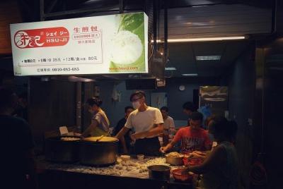 Recorrido en bicicleta por la ciudad de Taipei con experiencia de