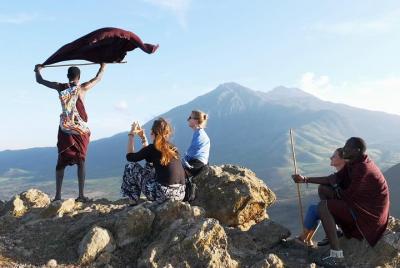 Escala la montaña sagrada de los masai