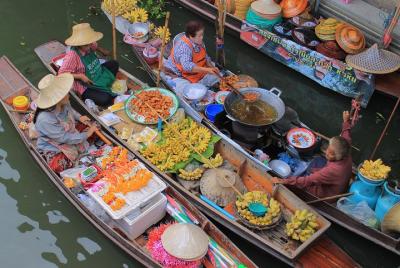 Visita de grupo pequeño al mercado flotante de Damnoen Saduak Visita de grupo pequeño al mercado flotante de Damnoen Saduak