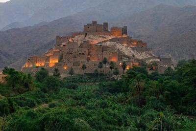 Descubre las montañas verdes de Sarawat (viaje de 6 días) Descubre las montañas verdes de Sarawat (viaje de 6 días)