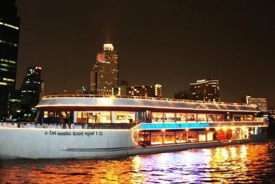 Cena crucero con orquídeas blancas desde Bangkok con baile clásic