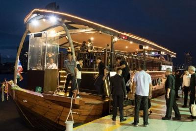 Cena crucero por el río Arena en Bangkok con traslado