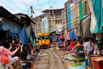 Mercado arriesgado de Bangkok, paseo en barco y mercado flotante 