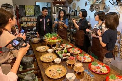 Clase de cocina tailandesa en Tingly Thai Cooking School en Bangk