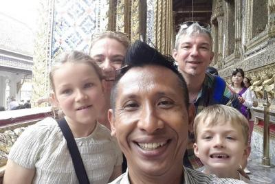 Especial de escala en el aeropuerto de Bangkok: recorrido en trán