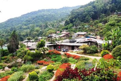 Únase a la gira de medio día Doi Suthep y Hmong Hill Tribe Villag Únase a la gira de medio día Doi Suthep y Hmong Hill Tribe Villag