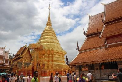 NO te pierdas esta excursión de medio día! Templo de Doi Suthep + pueblo de Hmong. ¡Hay que visitarlo! NO te pierdas esta excursión de medio día! Templo de Doi Suthep + pueblo de Hmong. ¡Hay que visitarlo!