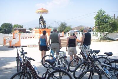 Excursión en bicicleta de medio día a los colores de Chiang Mai