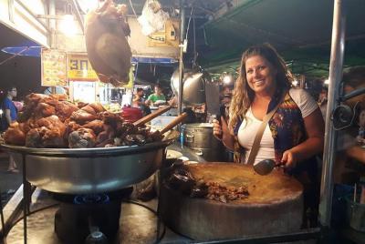 Recorrido gastronómico nocturno en grupo pequeño en Chiang Mai