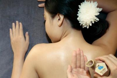 1 hora de relajación con aceite caliente: transporte gratuito