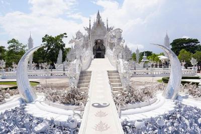 Templo blanco y negro y azul de Chiang Rai Templo blanco y negro y azul de Chiang Rai