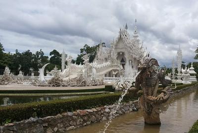 El recorrido privado por el templo de Chiang Rai incluye tarifas  El recorrido privado por el templo de Chiang Rai incluye tarifas