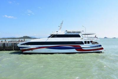 Hua Hin a Koh Samui por el entrenador Lomprayah y el catamarán de Hua Hin a Koh Samui por el entrenador Lomprayah y el catamarán de