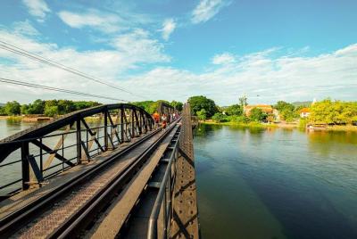Tour privado: Kanchanaburi Local Thai Life y City Discovery Tour privado: Kanchanaburi Local Thai Life y City Discovery