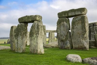 Tour de baño en grupos pequeños y Stonehenge con un pueblo de Cot Tour de baño en grupos pequeños y Stonehenge con un pueblo de Cot