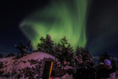 Búsqueda De La Aurora Boreal En Coche