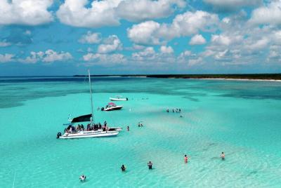 Esnórquel en catamarán a El Cielo y Tortugas Beach Club