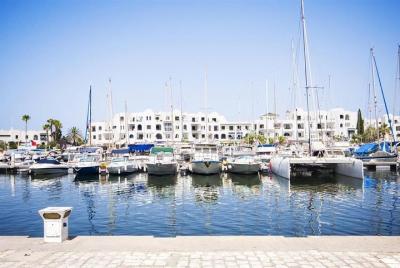 Excursión de medio día desde Susa a Kantaoui, Hergla y Medina