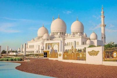 Tour privado de la ciudad de Abu Dhabi con café dorado en el Emir