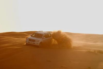 Safari por el desierto de Abu Dhabi en 4x4 con cena de barbacoa
