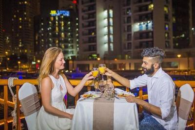 Cena romántica en crucero por el dhow