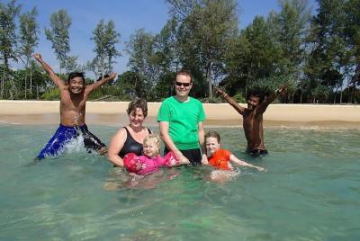 Crucero por la costa y playa aislada
