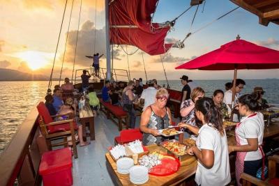 Koh Samui Red Baron Sunset Dinner Cruise con traslado de regreso
