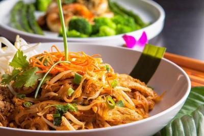 Clase de cocina tailandesa con recorrido por el mercado local en 