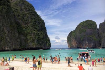 Excursión de esnórquel a Koh Phi Phi en lancha motora desde Koh L
