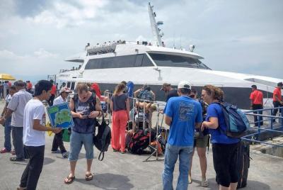 Koh Phangan a Ao Nang en catamarán Lomprayah, entrenador y miniva