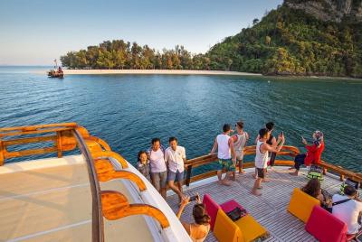 Cena de crucero al atardecer en las islas Krabi 4