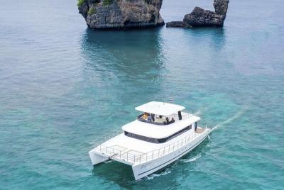 Crucero de lujo al atardecer en la costa de Krabi con catamarán a Crucero de lujo al atardecer en la costa de Krabi con catamarán a