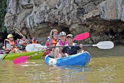Aventura en kayak de mar en la bahía de Ao Thalane desde Krabi