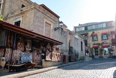Recorrido a pie por la ciudad vieja de Bakú