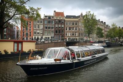 Visita guiada en audio en un bote cubierto por los canales de Ams